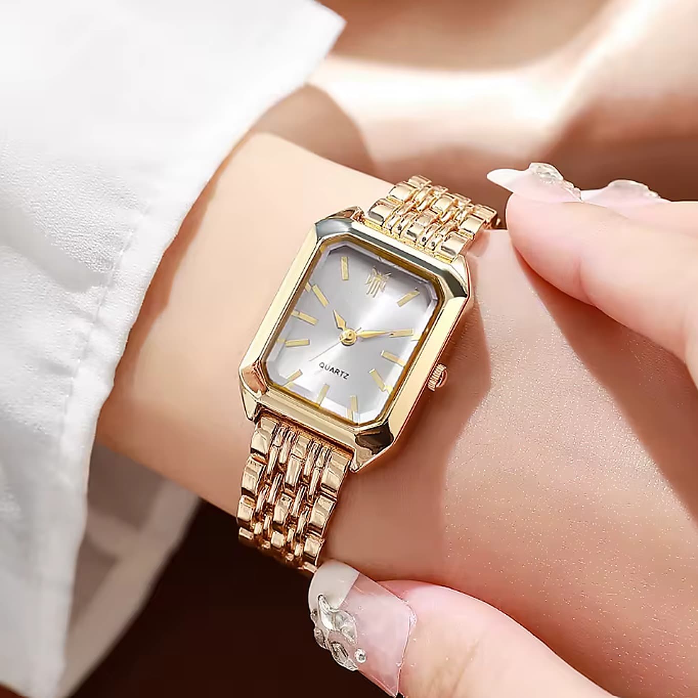 Montre Femme Rectangulaire — Old Money